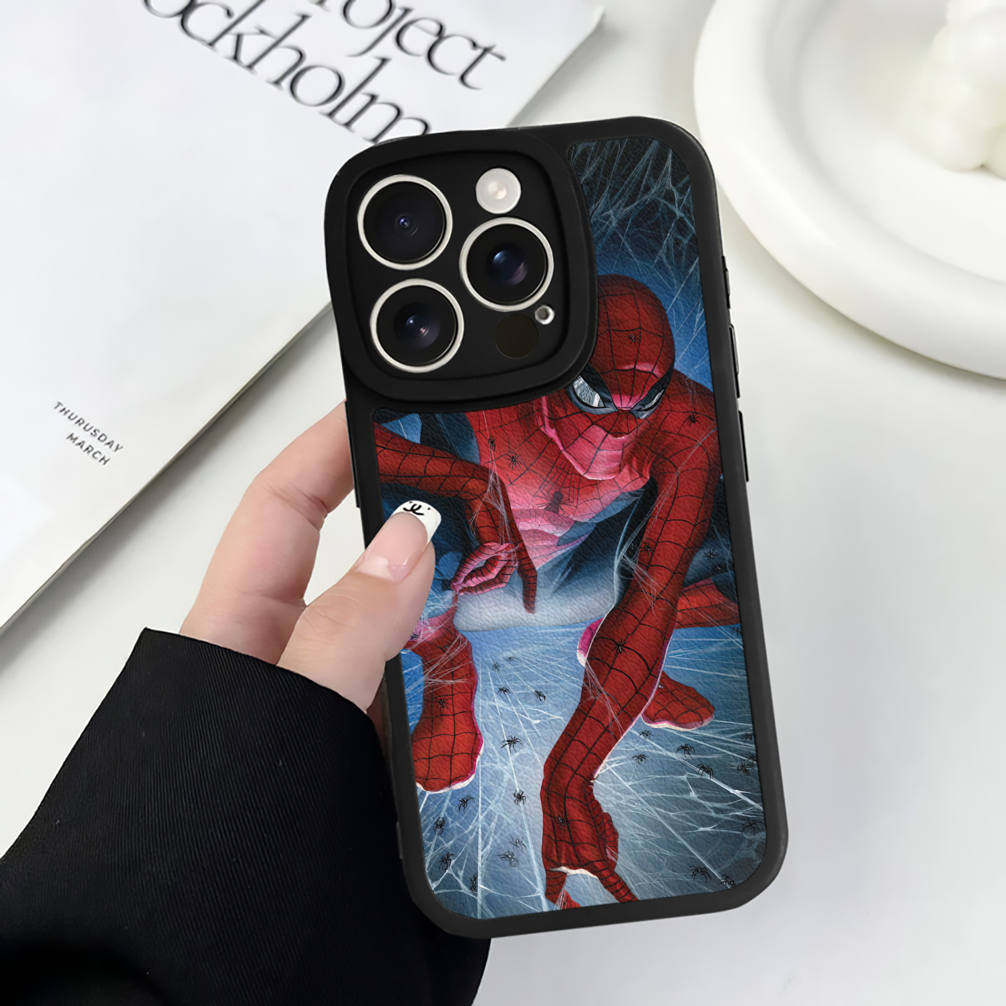 （画像用） Spider Man スパイダーマン 【iPhone 16シリーズ対応】シリコンスマホケース（レザー調） 材質：シリコン